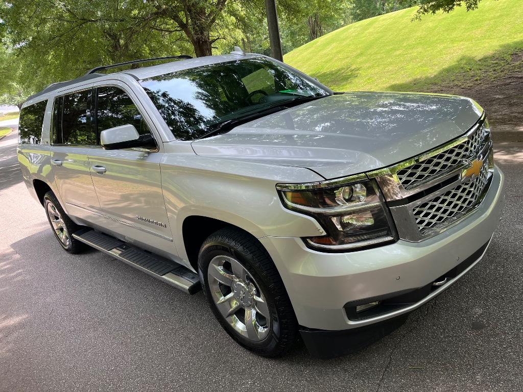 2019 Chevrolet Suburban 4WD 1500 LT's photo
