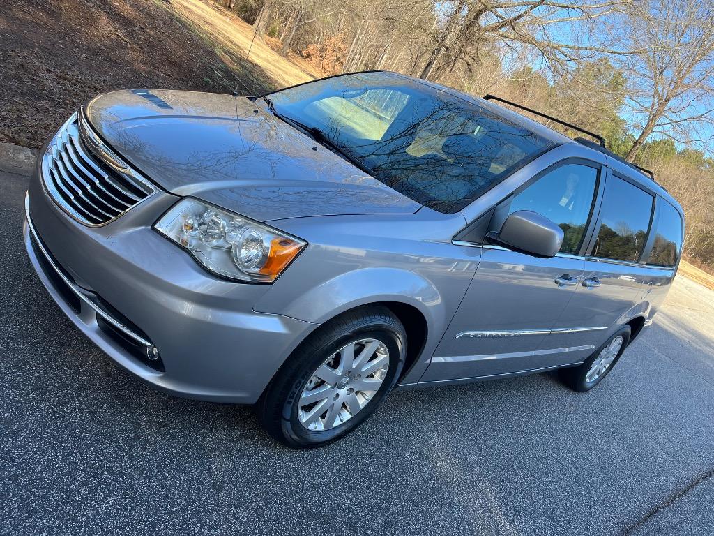 2013 Chrysler Town & Country Base's photo